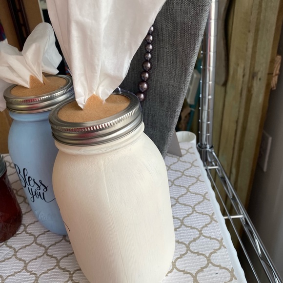 Decorated tissue holder - Picture 3 of 3